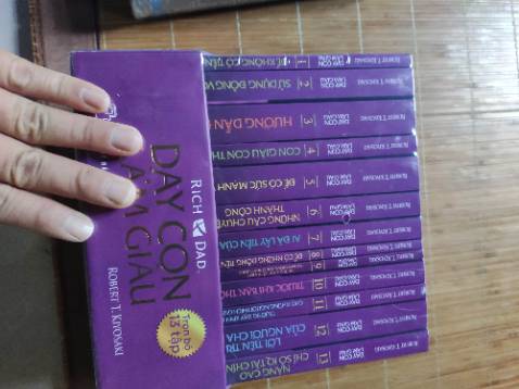 Vừa đặt sách chiều hôm trước, hôm sau đã có hàng ,shop làm vs tốc độ kinh thật, rất ưng ý vs sp của shop về cách đóng hộp sp đã vậy còn đc bonus thêm cuốn sách 500k ,rất lời .....mọi người nên mua