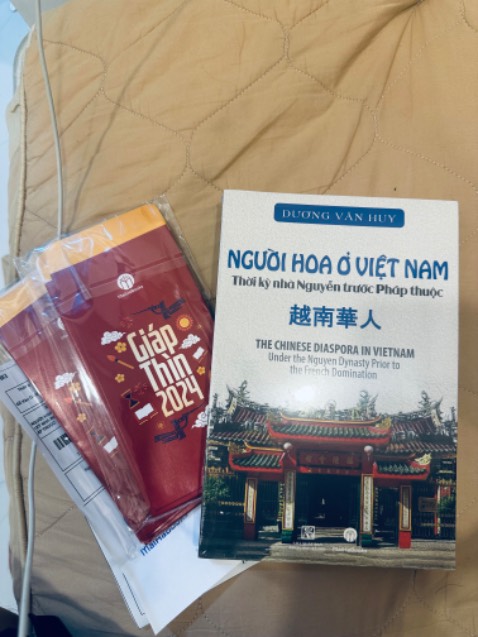 Sách đẹp, có tặng bao lì xì