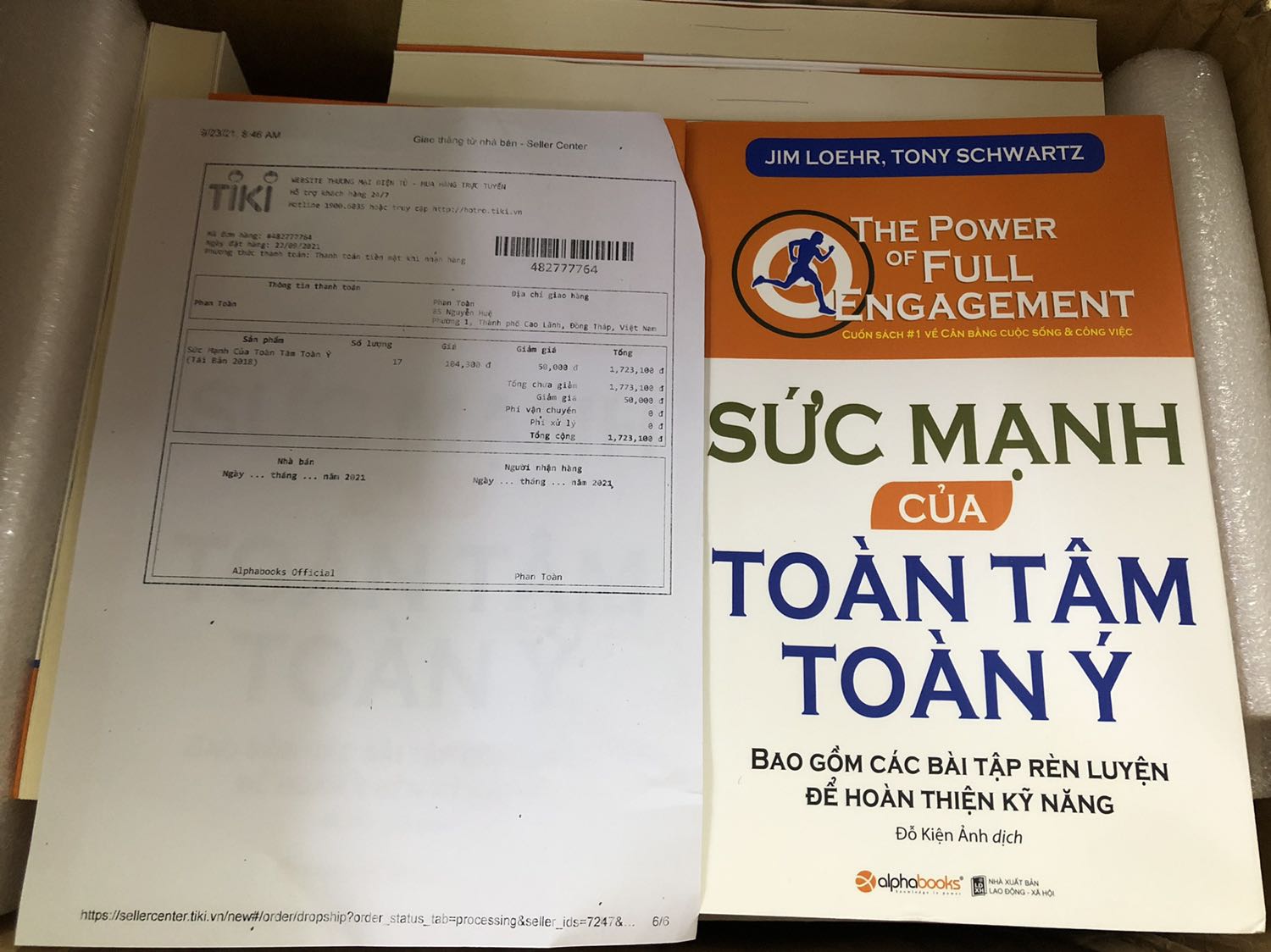 Mình đặt hàng cho ông anh.. nhà bán hỗ trợ rất nhiệt tình ạ. 
Mình đặt tổng cộng 50 quyển, đang đợi 2 đơn còn lại..
