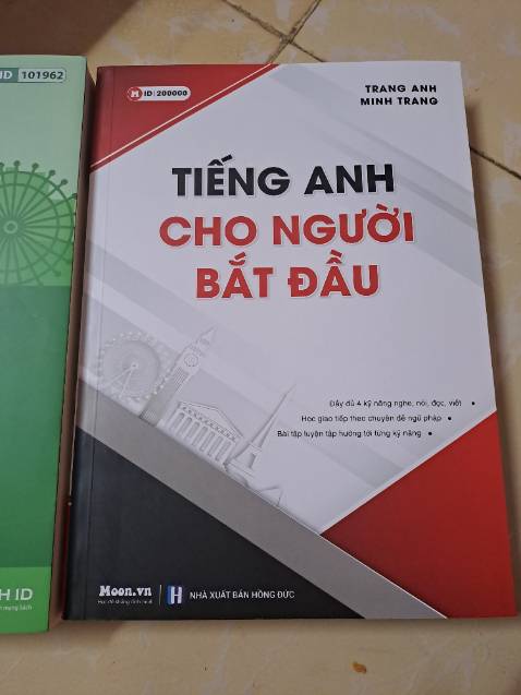 Giao diện sách đẹp, chất giấy tốt, nhưng đóng gói sơ xài, may là bị bóp nhẹ phần góc thôi. Cũng không có quà tặng luôn😐 Giao diện sách đẹp, chất giấy tốt, nhưng đóng gói sơ xài, may là bị bóp nhẹ phần góc thôi. Cũng không có quà tặng luôn😐