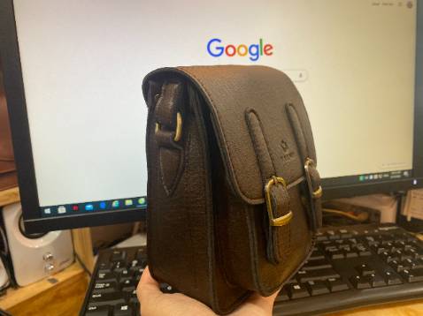 TÚI XINH LẮM MỌI NGƯỜI ƠI, NHỎ GỌN MÀ ĐỰNG ĐƯỢC NHIỀU GHÊ, FORM TÚI CŨNG CỨNG CÁP THÍCH GÌ ĐÂU Á ^^