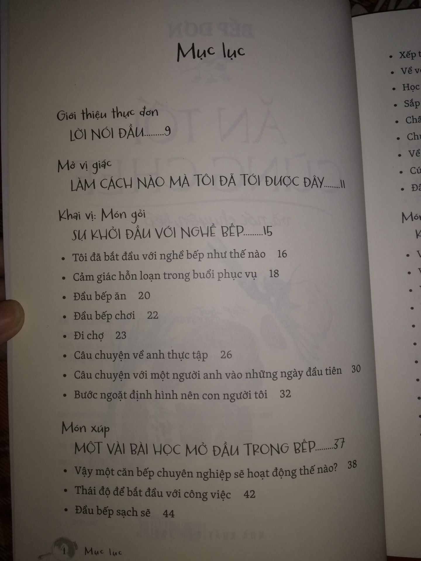 Là những câu chuyện về nghê bếp của Chef Bếp Đơn, song mình thấy không hấp dẫn lắm. Thích nhất là chương cung cấp kiến thức ẩm thực bổ ích