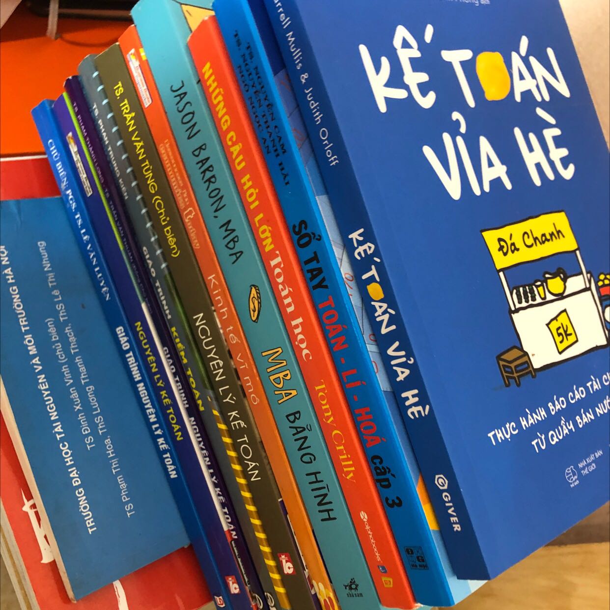 Sách tốt phù hợp với những người cần tìm hiểu thêm về kế toán, cũng như các bạn sinh viên ngành kế toán.