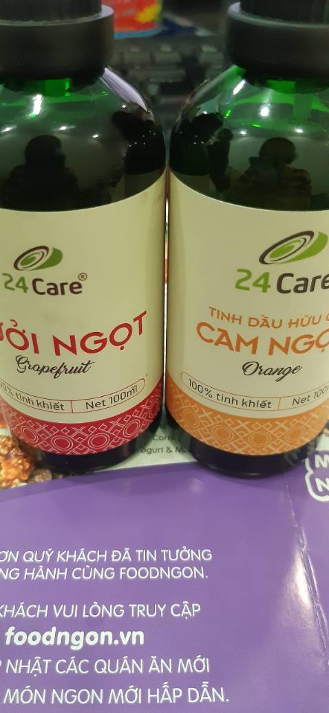 Giao hàng nhanh, đúng và đủ số lượng, shipper thân thiện, nhiệt tình.
Đóng gói đẹp và kỹ.
Tinh dầu có mùi hương tự nhiên, 2 lọ này rất ngọt, bôi lên tóc rất thích, bôi lên cổ tay áo thì thơm như dùng nước hoa, khử mùi tốt, giúp dễ ngủ nữa