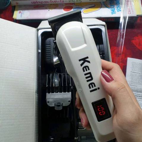 Dùng êm, dễ tháo lắp, dễ vệ sinh, cắt 3 đầu mà pin vẫn thoải mái. Máy cầm chắc chắn. Rất hài lòng 👍