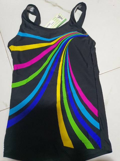 Giao hàng nhanh , kiểu dáng thiết kế đẹp , chất vải đẹp , tôi mặc vừa in . Cảm ơn shop đã chọn sz giúp tôi