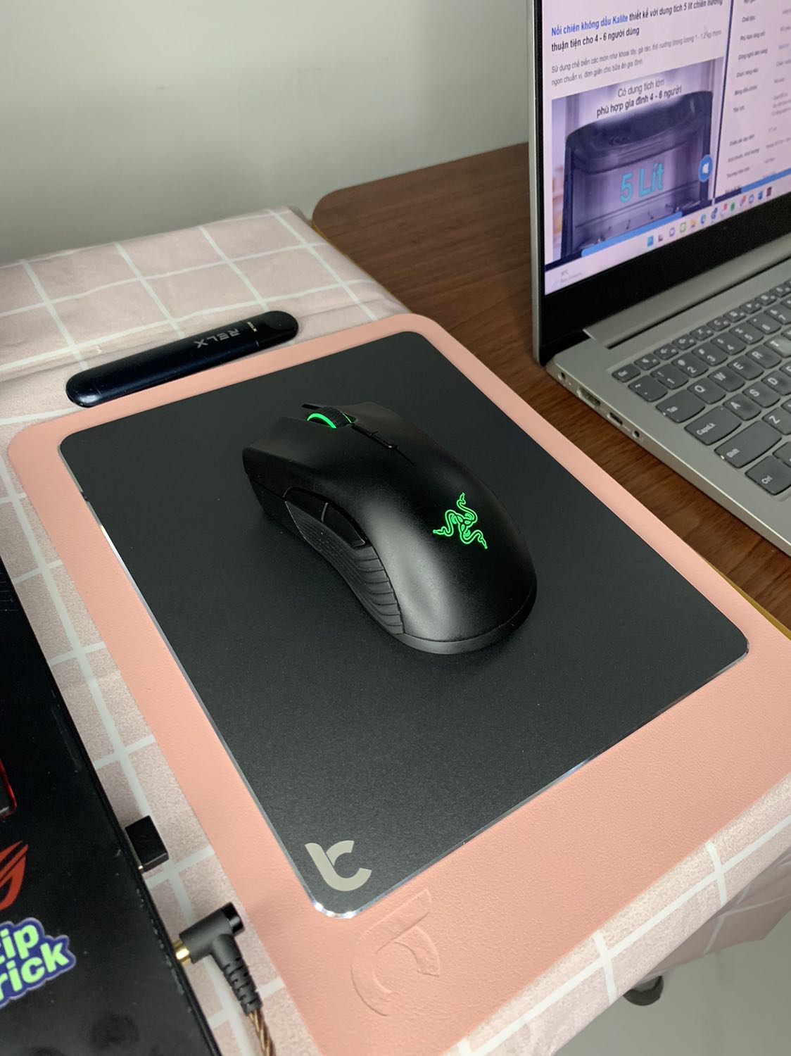 - Sản phẩm hoàn thiện tốt, tinh tế. Chất liệu kim loại sang trọng.
- Tiki giao hàng nhanh