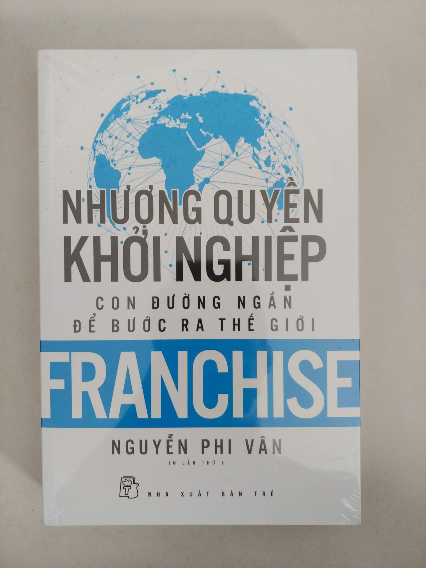sách có bọc Bookcare, đặt Tiki thì ok sách chính hãng rồi,  chất lượng giấy thì khỏi bàn. Chuẩn tốt luôn