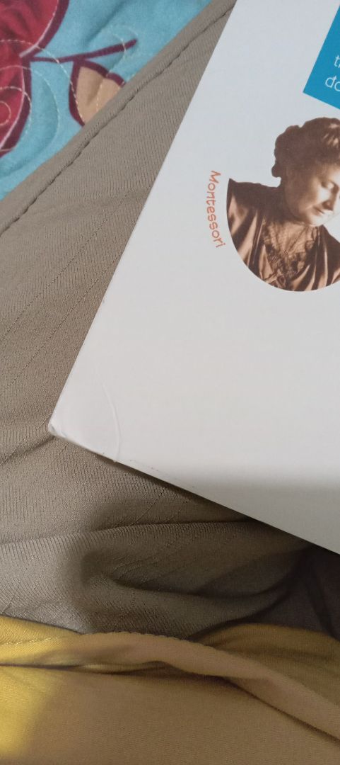 Mình chưa đọc nên chưa biết nội dung có chỗ nào chưa ổn hay không. Nhưng mà cuốn sách mình nhận về trông như sách cũ ấy, đã móp bì thì chớ, gáy sách còn bị xước nữa. Mong ngài Freud và ngài Skinner sẽ đọi trù cho tâm hồn con để những vấn đề nhỏ nhoi trên sẽ không quấy nhiễu con nữa