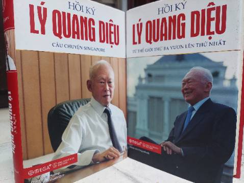 Xét một khía cạnh nào đó nếu coi chính trị quốc gia là tổng hợp của hai quá trình “ Giành *** “ và “ Giữ *** “ thì hai tập hồi ký là sự phản ánh rõ nét hai quá trình đó trong đời họat động chính trị của Lý Quang Diệu. Trong khi phần một là câu chuyện “ Giành *** “, con đường của Lý từ thuở niêu thiếu cho đến khi tham gia thành lập đảng PAP rồi trở thành thủ tướng một nước Singapore độc lập năm 1965 thì phần hai là câu chuyện hơn 30 năm thực thi việc “ Giữ *** ” của PAP và cá nhân Thủ tướng Lý để giữ gìn nền độc lập và đưa Singapore từ một nước nghèo nàn của thế giới thứ ba vươn lên thế giới thứ nhất.
Phần hai hồi ký không chỉ có thế, ngoài việc làm nổi bật các mục tiêu, chính sách được cá nhân Lý Quang Diệu và các đồng sự thực thi giúp Singapore có được vị thế như ngày hôm nay, một phần lớn nội dung cuốn sách mô tả các hoạt động ngoại giao, quan hệ quốc tế giúp nâng cao vị thế của Sigapore đối với khu vực và thế giới. Với hơn 30 năm làm Thủ tướng cùng khoảng thời gian làm bộ trưởng cao cấp sau đó, Lý Quang Diệu chứng tỏ là người không chỉ giàu kinh nghiệm đối với các dàn xếp chính trị mà còn ở khả năng kỹ trị hiệu quả. Cho dù nhiều đoạn trong hồi ký có tính chủ quan thiên kiến của tác giả thì vẫn phải thừa nhận rằng trách nhiệm, tầm nhìn, nhãn quan chính trị sắc sảo của Lý Quang Diệu  đã giúp ông vượt ra khỏi các vấn đề của riêng Singapore đến với cả các vấn đề chính trị khu vực và quốc tế để lại nhiều bài học quý cho độc giả.