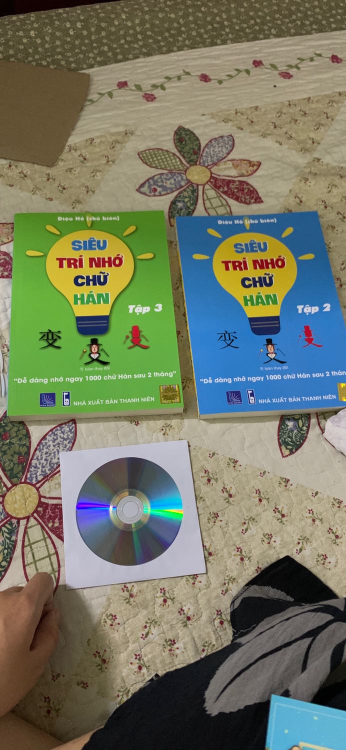 Đóng gói cả trong và bên ngoài rất cẩn thận, sách đẹp và chất lượng. Rất yên tâm khi sử dụng!