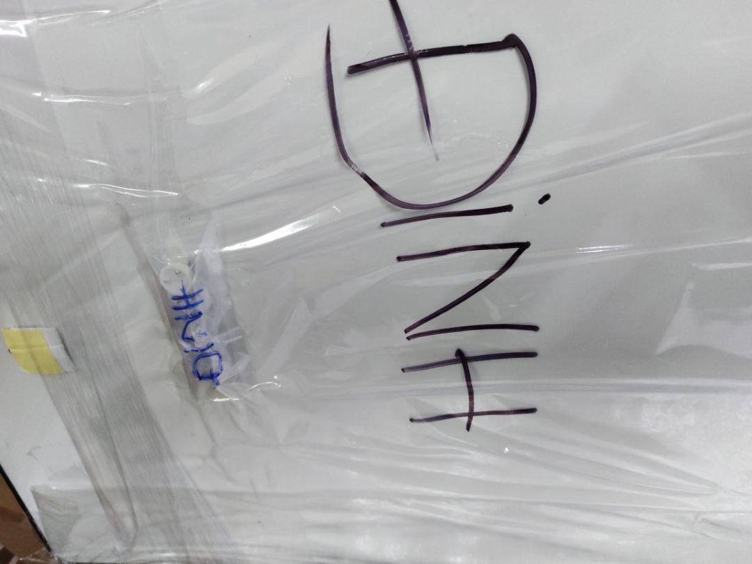 bọc gọn gàng cẩn thận. tranh đúng hình. khung tranh chắc chắn. nặng chắc nịch