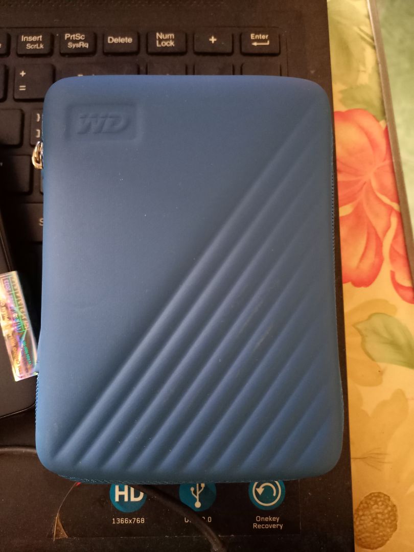 Sản phẩm đúng như hình, truyền dữ liệu nhanh. Đóng gói đẹp, đầy đủ tem mác, chống sốc, giao hàng nhanh. Được tặng vỏ đựng ổ cứng.