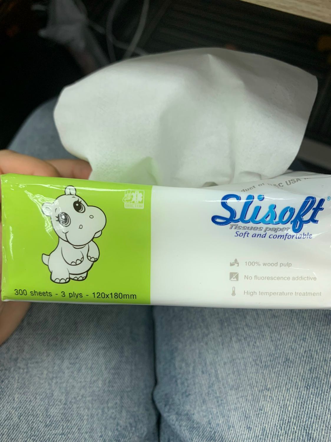 Đã dùng qua giấy gấu trúc , giấy cầu vòng với giấy này . Thì thấy giấy này dày nhất trong tất cả các loại mình dùng , mềm mịn dùng cực sướng 👍🏻có kiểm nghiệm chất lượng đàng hoàng. Tiền nào của nấy thôi. Hết sẽ mua lại ❤️