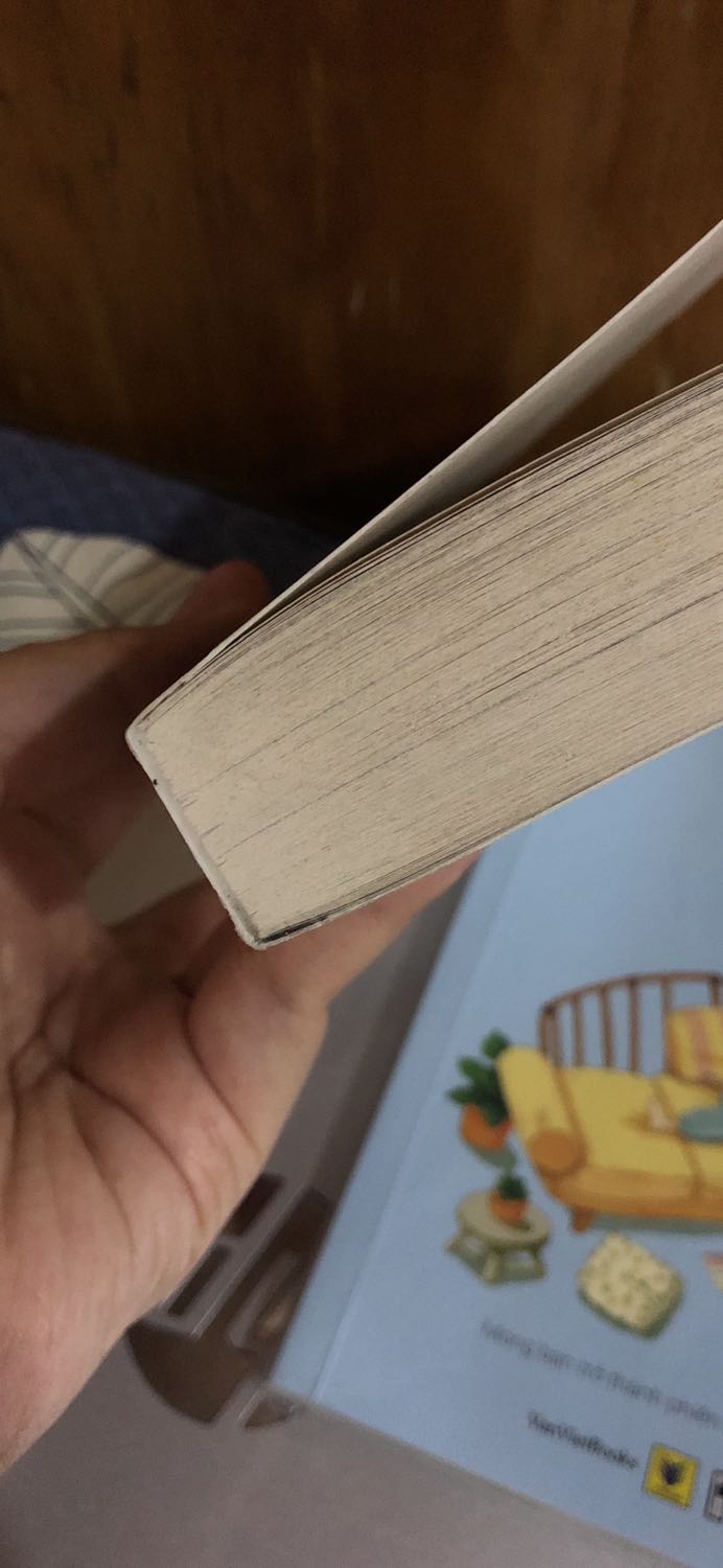 Mình phải nói là lần này quá tệ!!!
Thứ nhất, hơn 1 tháng trời mới nhận được hàng, mà shipper lại kém thân thiện
Thứ hai, sách mới như sách cũ, cầm nhẹ tay, chất lượng giấy, bìa đều tệ, có nhiều vết bẩn, nhìn cũ kĩ thật sự. 
Thứ 3, kích thước sách nhỏ hơn dự đoán của mình
Mọi người có ý định mua hãy cân nhắc thật kĩ nhé!