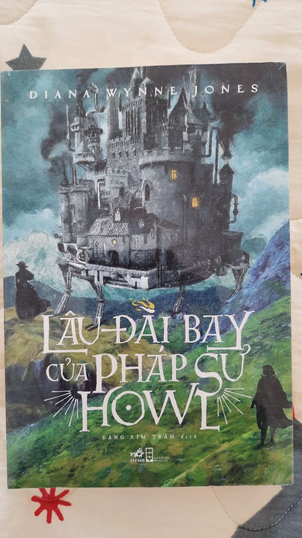 Vẫn là Tiki! Dù dịch bệnh nhưng vẫn giao nhanh như một cơn gió! sách mới, đẹp, không nhăn. phải chi có bookmark thì càng yêu thương hihi