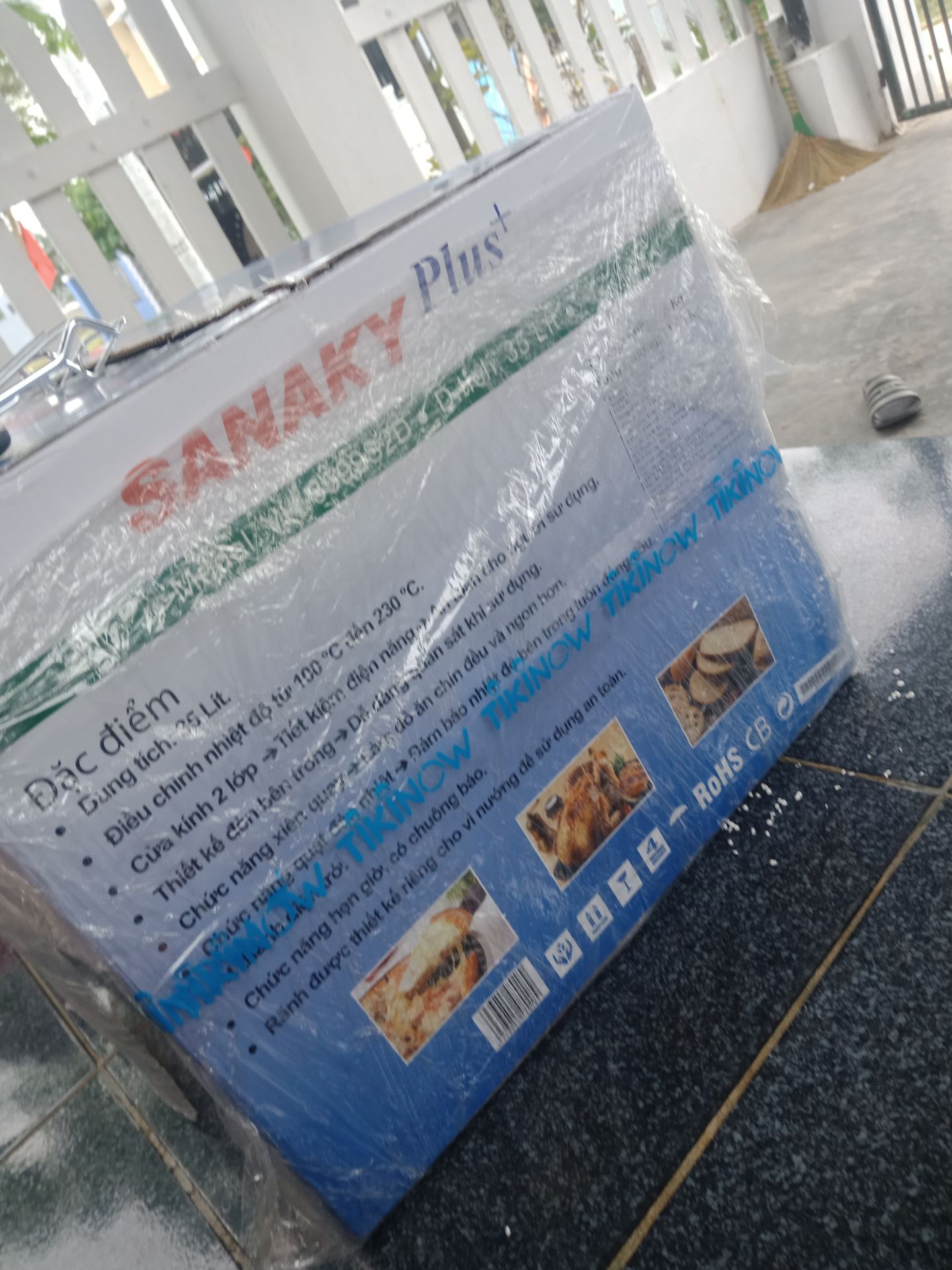 Giao hàng nhanh. Sản phẩm tốt. Nướng bánh lần đầu thấy rất ngon. Máy rất to. đủ cho gia đình 5 đến 6 người Vận hành một cách dễ dàng. Mua hàng ở Tiki cảm giác nhanh chóng. Và rất hài lòng với người phục vụ. Hi vọng sẽ ủng hộ nhiều.