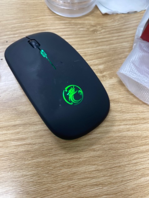 Sách có thêm một số phần mà quyển nhân số học của cô Lê Đỗ Quỳnh Hương không có, cách trình bày nội dung thì mình thấy quyển nhân số học dễ hiểu hơn, có thể là vì quyển nhân số học chỉ theo trường phái Pythagoras còn quyển này thì tổng hợp 
(Ảnh lấy xu thôi ạ)