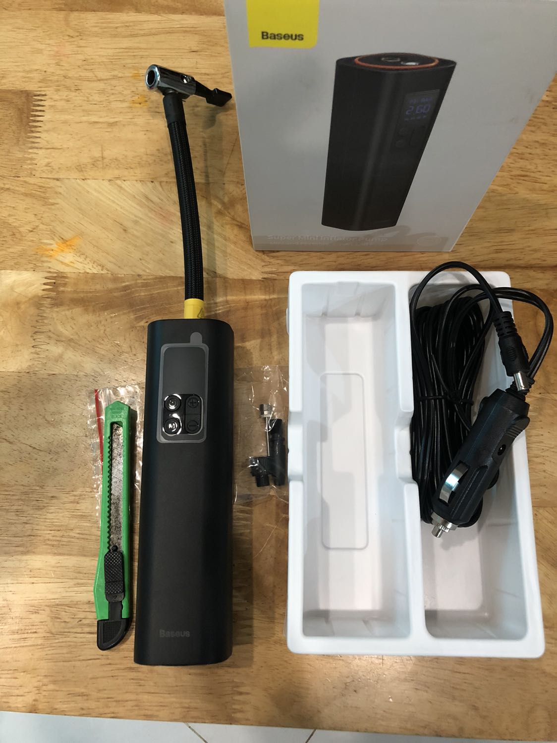 Giao hàng nhanh
Kích thước nhỏ gọn. 
Bơm nhanh. Chạy hơi ồn. Tự động dừng khi đủ hơi. 
Có thể dùng bình ắc quy xe máy 12v với đầu đổi tầu hoặc chế jack cắm. Giao hàng nhanh
Kích thước nhỏ gọn. 
Bơm nhanh. Chạy hơi ồn. Tự động dừng khi đủ hơi. 
Có thể dùng bình ắc quy xe máy 12v với đầu đổi tầu hoặc chế jack cắm.