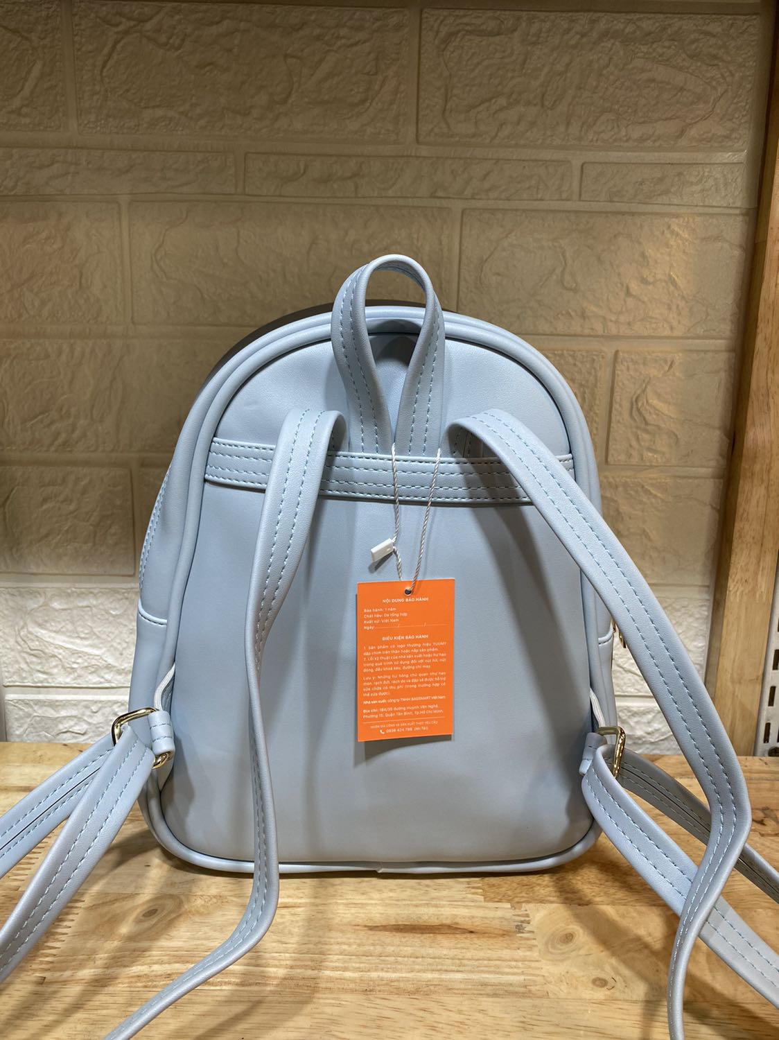 Balo giao nhanh, ở ngoài đẹp như hình , rất đáng tiền, chất da đẹp , sẽ ủng hộ shop nữa