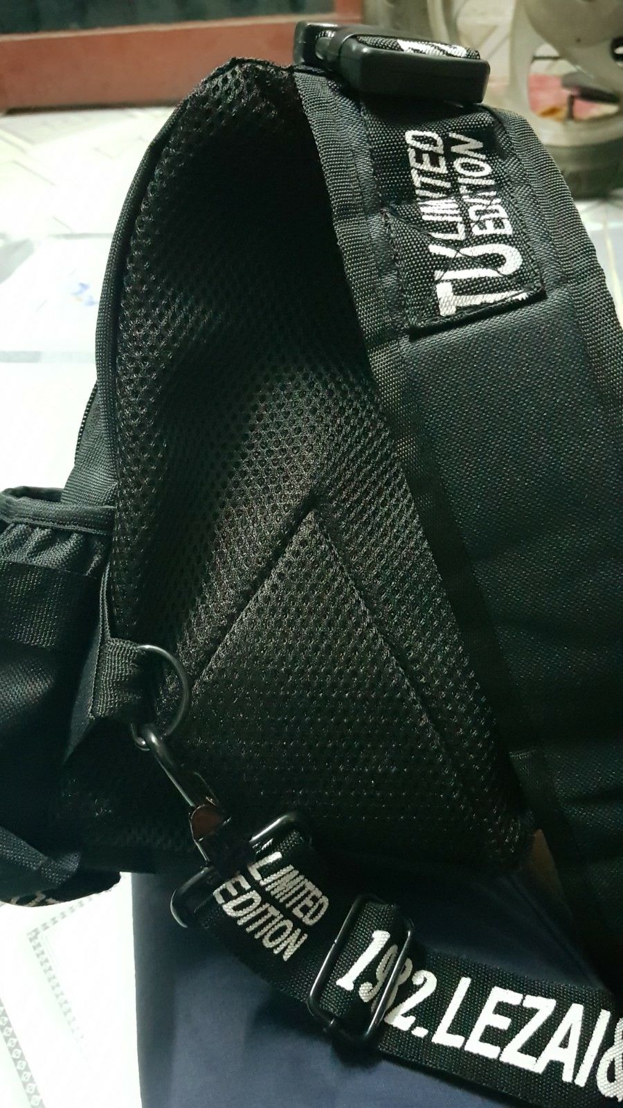 Quẹo lựa, quẹo lựa. Bao hợp lý luôn đó trời. Thật không thể tin nỗi, mới đặt tối hôm trước - trưa nay đã có. Mua về bỏ khẩu trang mang theo chống dịch bệnh Corona quá hợp lý mà. Linh xe ôm chấp k nỗi kèo này !