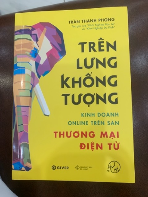 Sách của anh Trần Thanh Phong rất hay, em đã đọc Khởi nghiệp du kích, khởi nghiệp bán lẻ, đừng để mất bò…đều vô cùng ấn tượng, dễ hiểu, dễ áp dụng
Cảm ơn tác giả đã đem đến độc giả cuốn sách vô cùng giá trị ♥️
