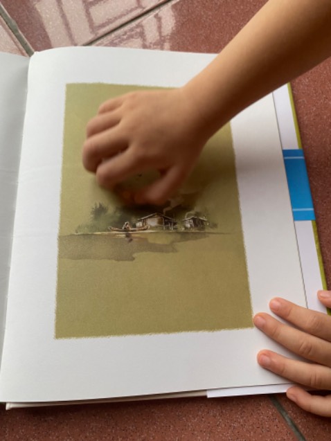 Sách Giao rất nhanh ah
Sách thiết kế bìa cứng có áo bọc ngoài và đánh dấu trang nhé ah
Nội dung có những nỗi buồn và có khi khắc khoải