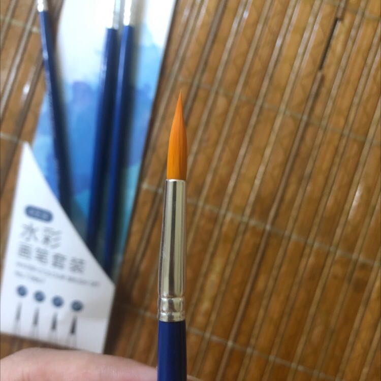 Được bọc rất cẩn thận, sản phẩm như trong hình, cầm vừa tay, giá hợp lí. Chưa thử tô nên chưa biết chất lượng ra sao. Sờ một chút thì thấy lông bút hơi cứng. Nhưng với giá như vậy thì vẫn cho 5 sao