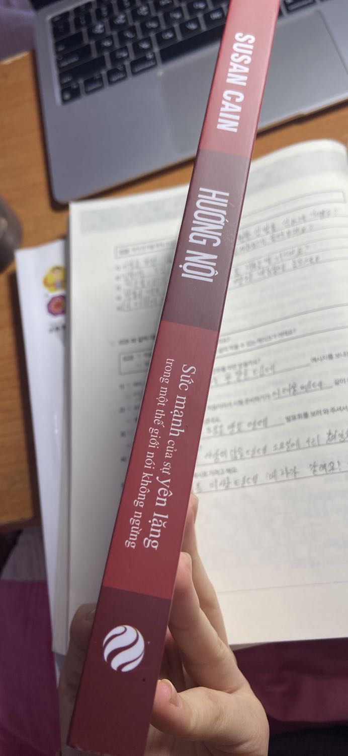 Giao hàng hơi lâu chắc do mình ở ngoại tỉnh ý 
Sách đúng nha mn yên tâm đặt mua