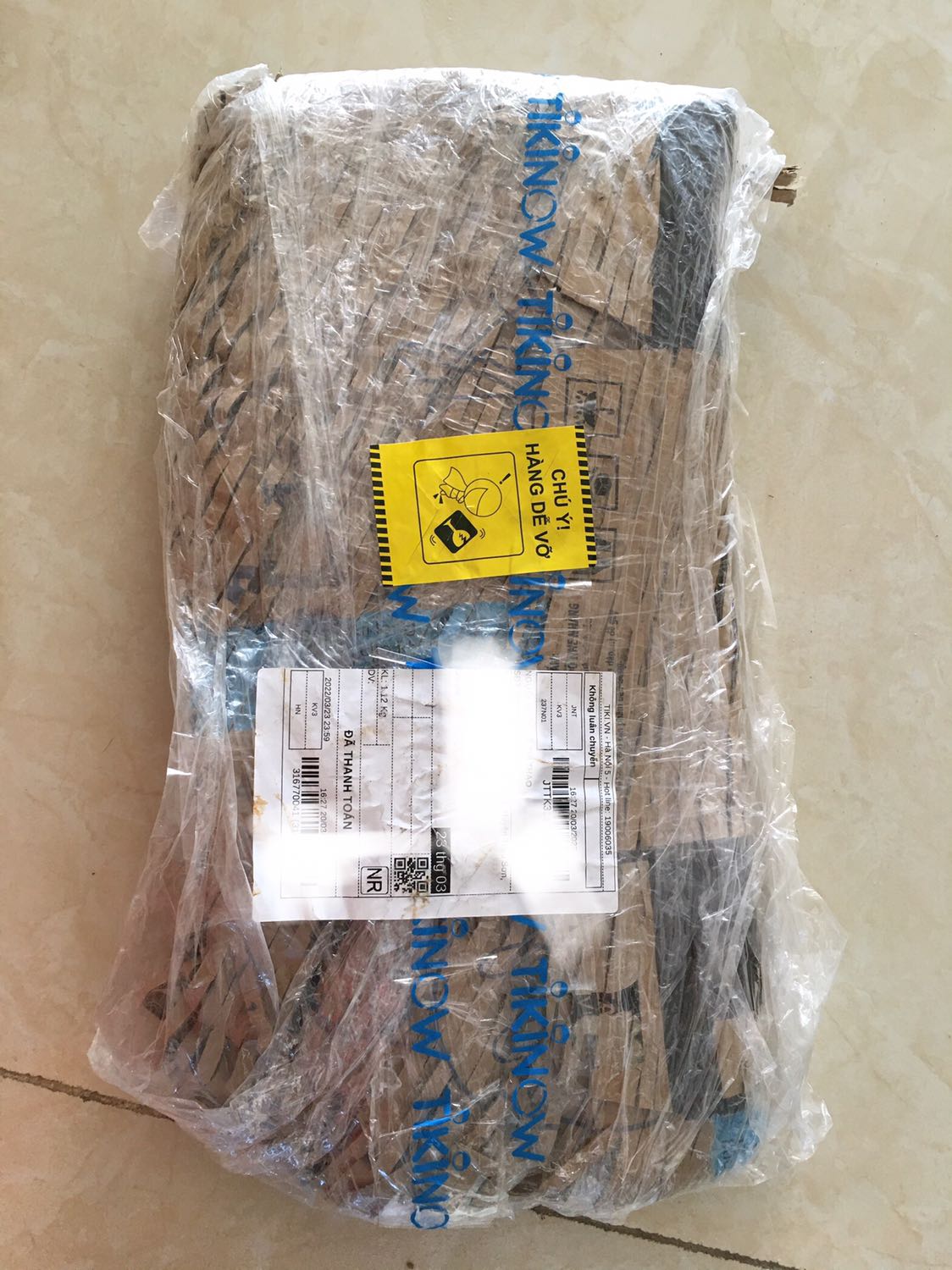 Chu choa khôn biết mình duyên nợ gì với Sunhouse không mà đồ nhà dùn chỉ thấy hàng của hãng! 
   Mình vào Tiki thấy này mọi người đánh gia thực tế quá nên chốt luôn mua combo hai cái luôn! Nhà mình cái,cho bố mẹ cái! Giao mùa nhiều muỗi! 
   Mình bóc hàng và tìm ngay một con muỗi thử nghiệm! Chu choa giật cả mình vì tiếng muỗi nổ to lắm luôn mọi người ạ! Trộm vía thử nghiệm hai cái ok! Pin đã sạc đầy đủ! Vợt cầm chắc tay không ẻo ẹt như vợt khác! Mới toanh sản xuất 2/2022. Màu sắc đẹp ! Hi vọng vợt sài bền đẹp thật lâu như nồi niu xoong chảo mình đã mua của Sunhouse trên Tiki!
   À giao hàng nhanh lắm nha các bác! Mê Tiki ghê! Nhà đang nhiều muỗi! Hihi