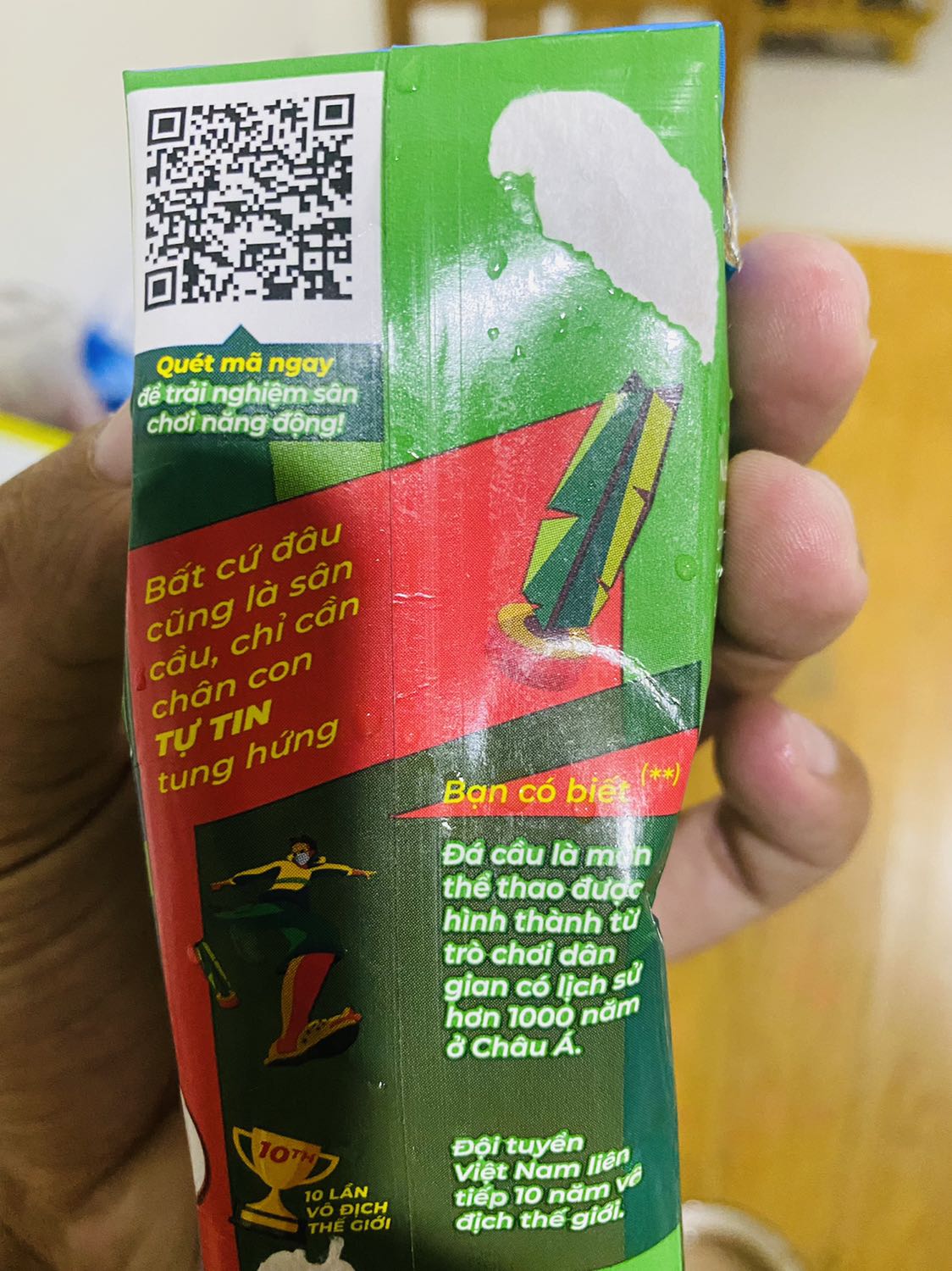 Sữa bị hư, vón cục và có mùi. May là bé mình vừa ngậm uống hút đã thấy mùi lạ nên đổ ra coi thử 😤 mình còn giữ chén sữa để đối chất tới tiki luôn nhé Sữa bị hư, vón cục và có mùi. May là bé mình vừa ngậm uống hút đã thấy mùi lạ nên đổ ra coi thử 😤 mình còn giữ chén sữa để đối chất tới tiki luôn nhé