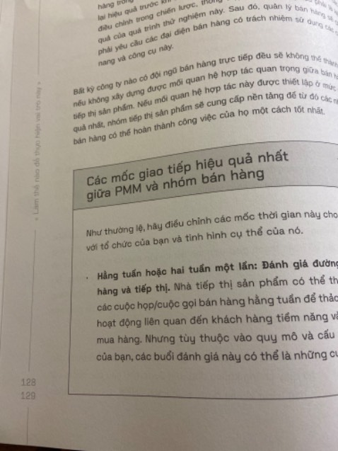 Dịch chán, nhiều từ viết tắt ko rõ nghĩa mất cả hay của bản gốc. Như ảnh đính kèm “Các mốc giao tiếp hiệu quả nhất giữa PMM và nhóm bán hàng” ko tìm thấy từ PMM nghĩa là gì, sau tự mò vào bản gốc thì hoá ra là Product Marketing Management. Sợ luôn mấy bố dịch ú oạ