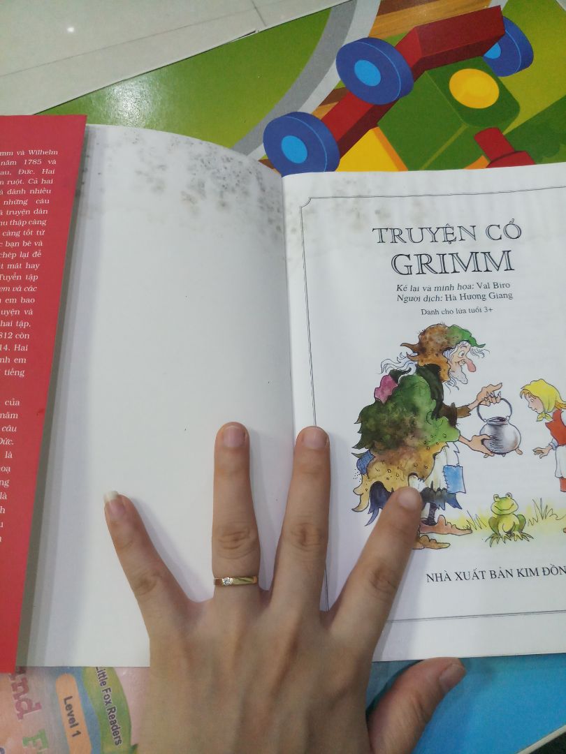 mình nhận sách, nội dung hay,có hình ảnh bắt mắt, tuy nhiên sách cũ, bị ẩm mốc. k biết tiki có chính sách đổi hàng k, thực sự nhânn sách khá thất vọng!