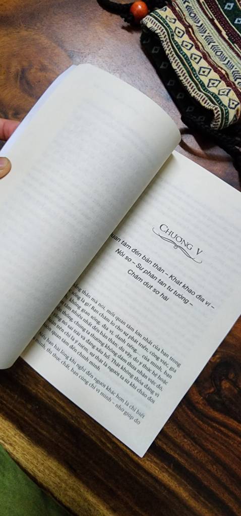 Chất liệu giấy kiểu cổ xưa, sách nhẹ. 
Bao bìa đẹp, đóng gói cẩn thận.