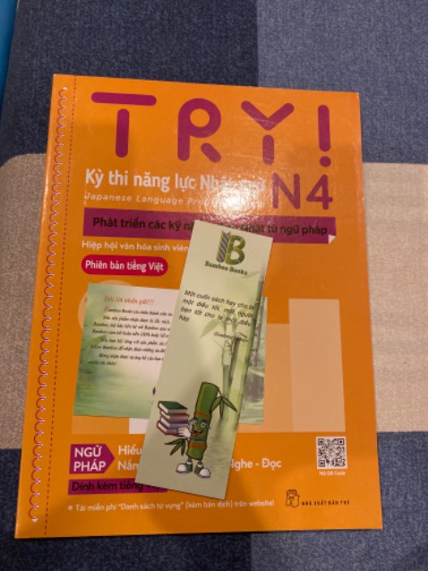 có lời giải ở cuối sách. Mình nghĩ sách hợp cho ai học chắc rồi dùng sách để làm bt luyện cho quen thôi. Bọc sách sơ sài nhưng sách đến vẹn nguyên, k bong tróc. Dc tặng kèm bookmark Mua trên tiki ưu đãi giá hơn nhưng bạn nào sợ may rủi vụ bọc ship sách thì có thể mua trực tiếp hoặc chọn tiki bookcare nha