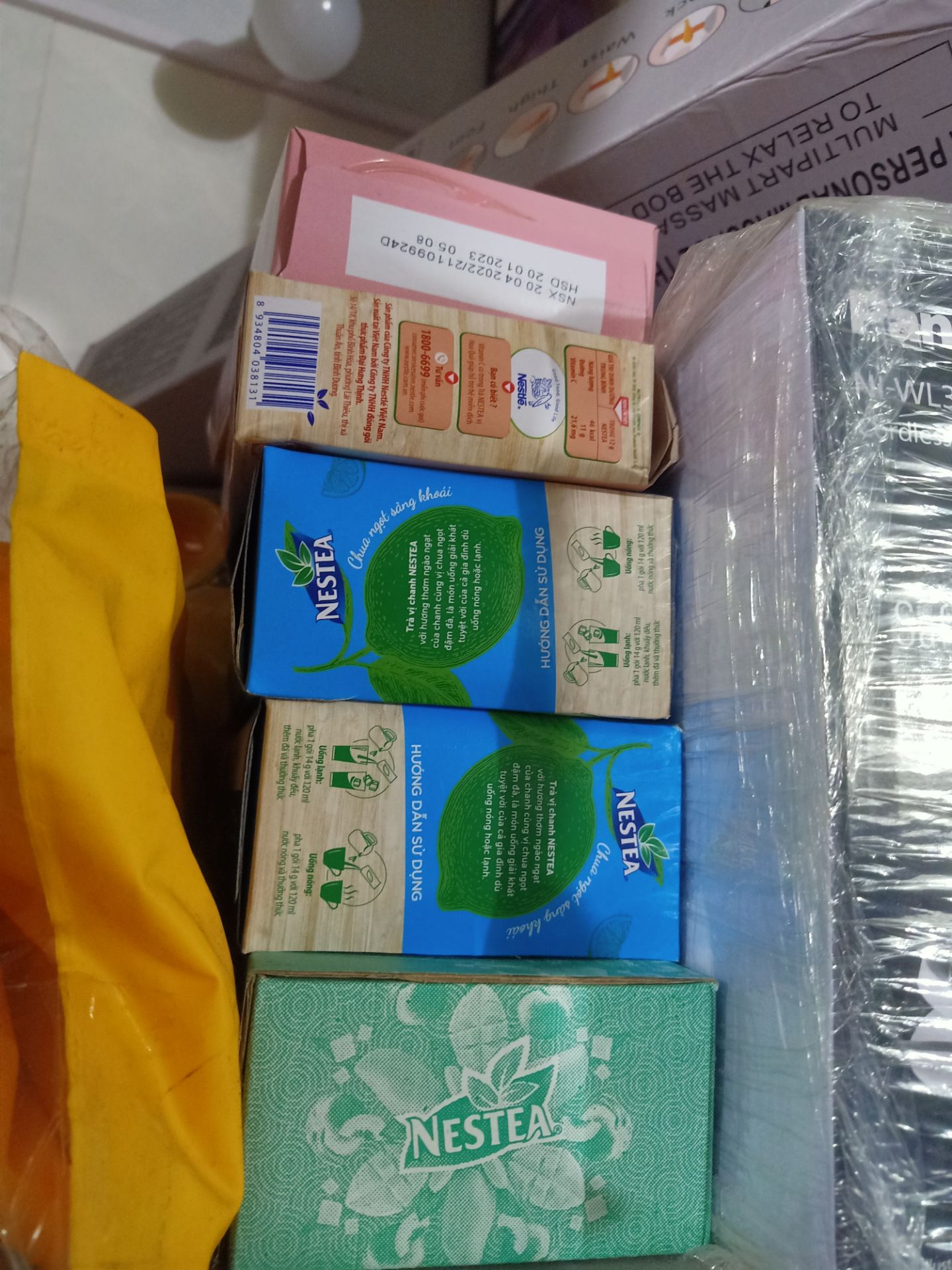 Trà thơm ngon, đậm vị. Cho thêm vài viên đá nhỏ là có ngay cốc nước mát giải khát