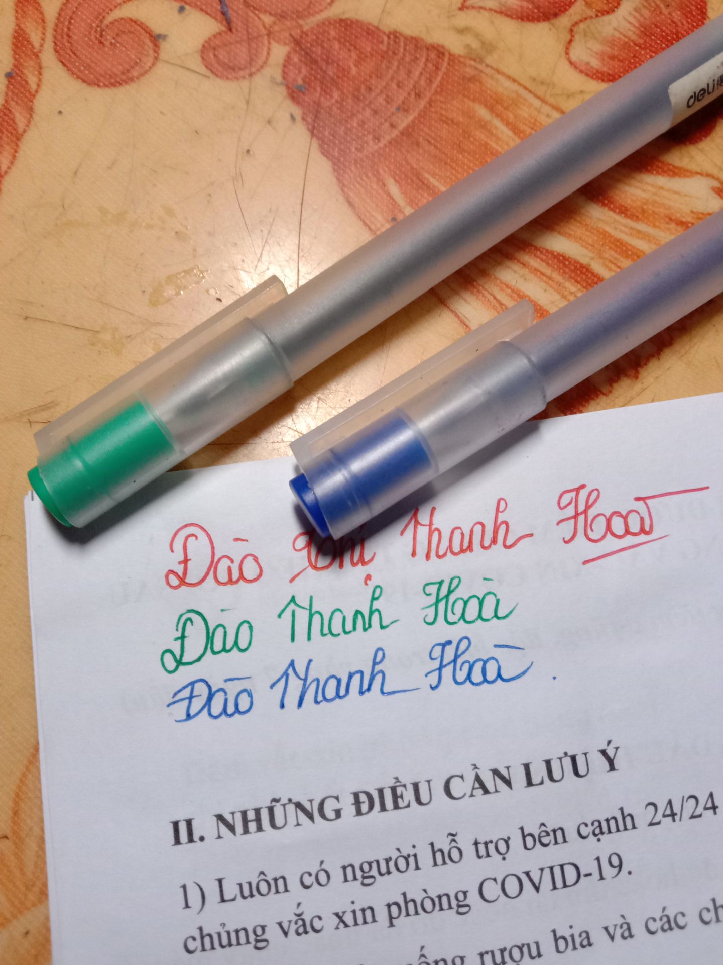 mực trơn viết mượt ...rất ưng mỗi tội viết nhiề u nên nhanh hết qué ...😂 cây xanh nước biển trơn hơn ...