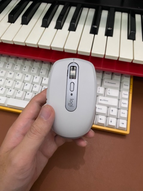 Con lăn tốt nhất, chuột nhỏ gọn, click yên tĩnh, giá như form cao hơn xíu, 2 nút bên cạnh cao lên xíu với giảm lực nữa thì hoàn hảo luôn 👍
Giá cao nhưng xứng đáng cho công việc.