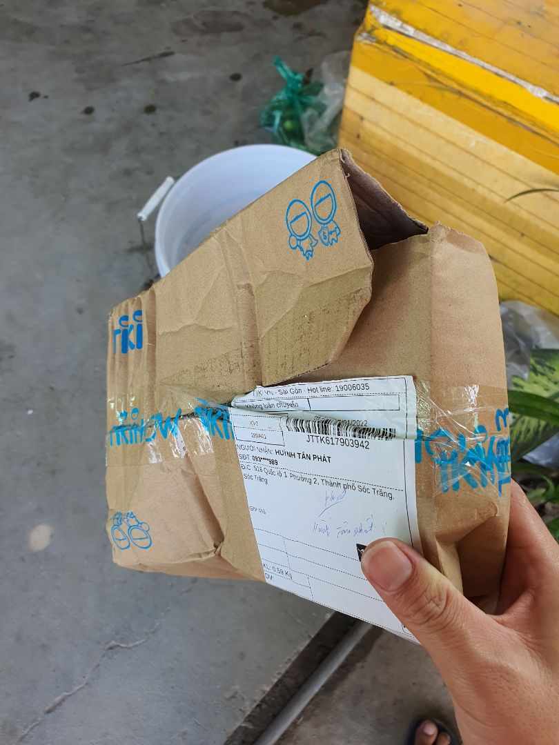 hàng đóng gói ko kỹ. sản phẩm bên trong thì nhàu cũ. chưa uống ko bit sao nhưng đóng gói và bên ngoài thấy chưa hợp lý Khi mua ở shop Official . mua bên shoppe mall đóng gói rất kỹ có cả lót đệm.