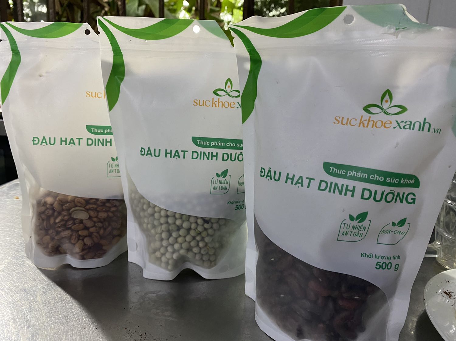 Đóng gói bằng túi zip chất lượng. Xuất xứ nguồn gốc rõ ràng nên thấy yên tâm hơn mua ngoài hàng. Giờ tiki cái ji cũng có bán ship tận nhà, mùa covid chỉ cần ngồi ở nhà ấn nút là hàng tới tận cửa :)) cho shop 5 sao