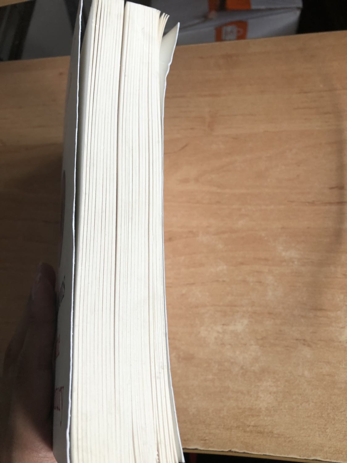 Không biết có phải do mua đợt sale hay không mà giao cho mình một cuốn sách tàn đến thế. Mình mua sách trên tiki chứ có phải mình mua ở tiệm sách báo cũ đâu, đây là lần đầu tiên mình có đánh giá không tốt về chất lượng sách của tiki như thế (cuốn này mình mua là do Tiki Trading phân phối). Sách không những cũ, đóng đầy bui, gập góc bìa mà quan trọng hơn là hình như đây là sách đã qua sử dụng (kiểu như hàng trưng bày ấy). Rất làm mất hứng thú của đọc giả. Giờ đổi trả thì mắc công, chẳng lẻ vì một cuốn sách cũng chạy ra bưu điện để xin đổi trả. Mong tiki cố gắng kiểm tra chất lượng sách trước khi giao hàng, và đặc biệt hơn là đối với những cuốn sách ngoại văn có giá trị về mặt tri thức như thế này. Thân.