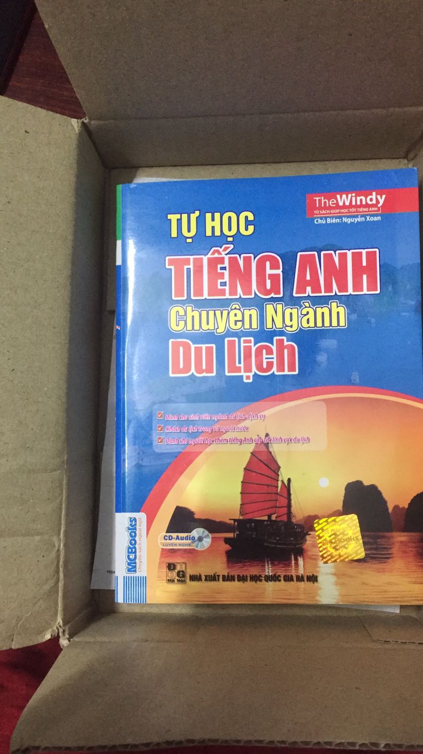 Tôi đặt sách tiếng trung 8 cuốn mà giao tôi một cuốn tiếng anh shop làm ăn kiểu gì vậy hả 821.000 bộ ít lắm hả ????