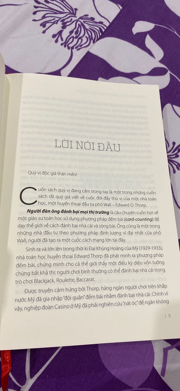 Một cuốn sách thú vị của Edward Thorp, nhân vật xuất chúng với trí nhớ dài hạn được rèn luyện từ bé, cho tới khi ông trở thành tiến sĩ toán học và đánh bại nhà cái, sau đó là phố Wall. Một cuốn sách thú vị và rất đáng mua!