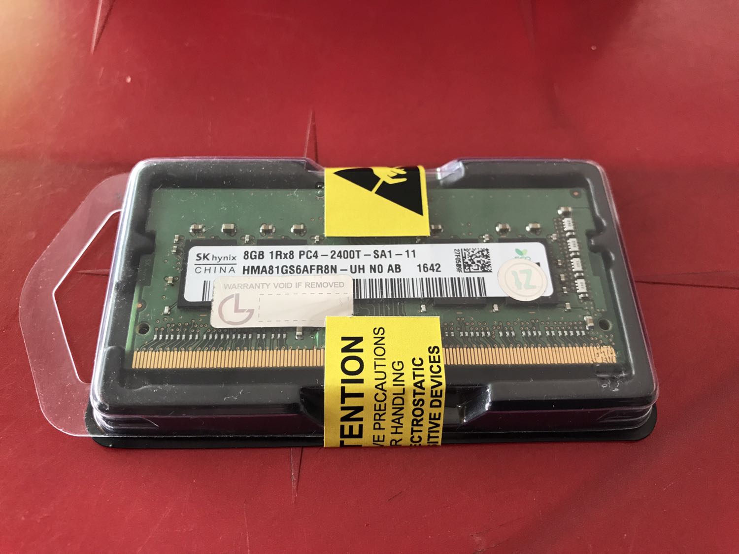 Date sản xuất tuần 42 năm 2016 (khá cũ), Lắp vào nhận đủ dung lượng, sản phẩm (China) về ngoại quan có khác biệt so với ram zin (Korea) theo máy Dell mình đang dùng, chất lượng phải dùng thời gian mới biết được