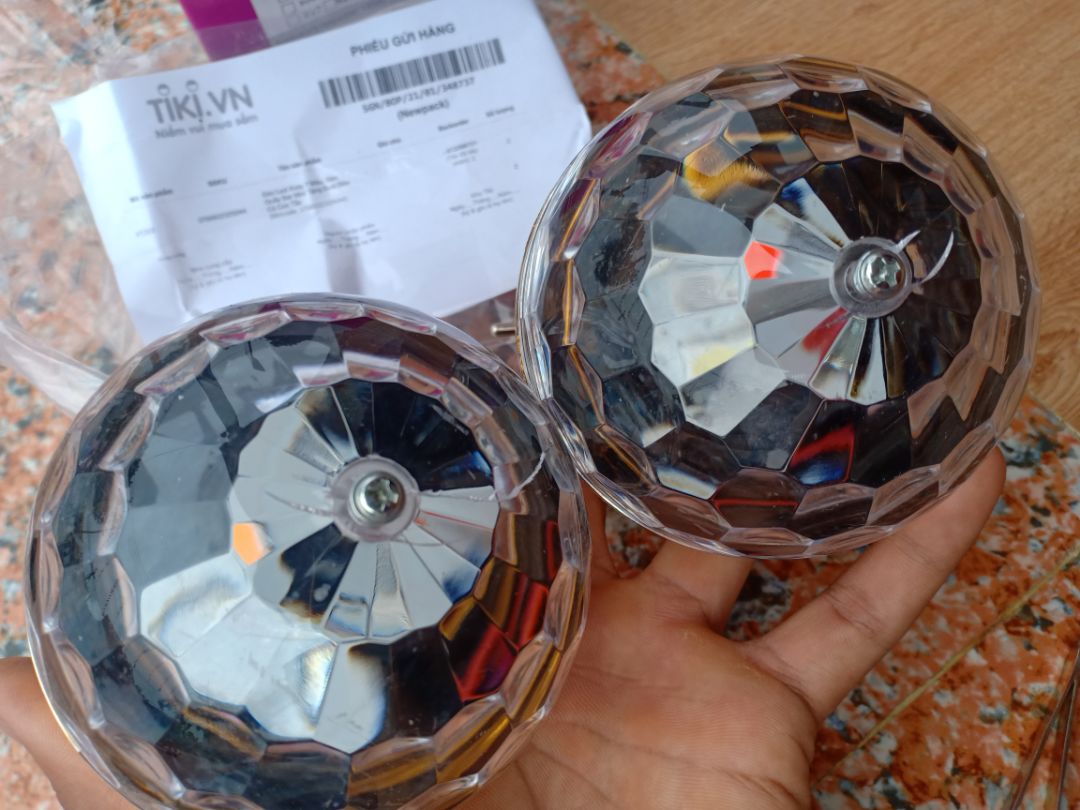 tiki kg cho kiểm tra hàng trước khi thanh toán thanh toán song mở ra thì 2 bóng đều bị nứt đây có phải là lý do tiki kg cho kiểm tra hàng trước kg