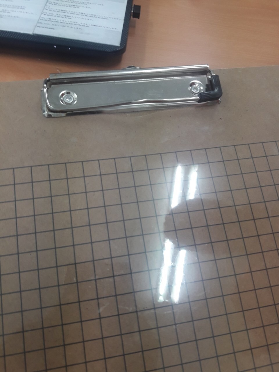 Giao hàng nhanh hơn so với Thông báo Nhưng chất lượng sản phẩm lại không tốt, không đẹp như hình.
1. Hàng bị vỡ mép như hình ảnh, hàng tồn đã lâu, lớp màng bọc bong chóc, nhơm nhở.
2. Chỗ thanh kẹp bị rỉ sét, mất 1 bên cao su bọc như hình ảnh đính kèm.
3. đề nghị shop gửi hàng đổi trả lại và các lần giao hàng sau Giao hàng yêu cầu đúng như hình.