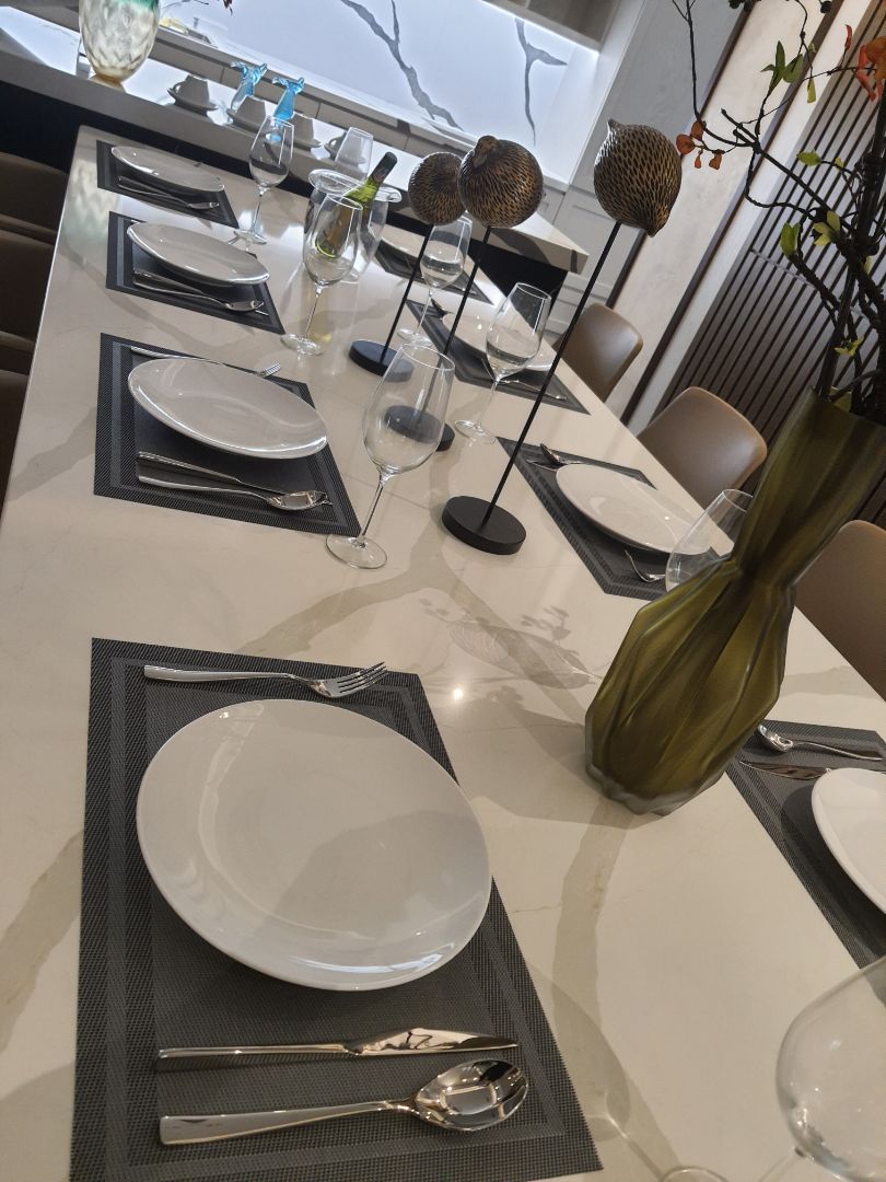 Mua dao, nĩa, muỗng ở DandiHome sản phẩm rất tốt chọn loại trắng trơn đơn giản rất hợp với bộ bàn ăn mặt đá.