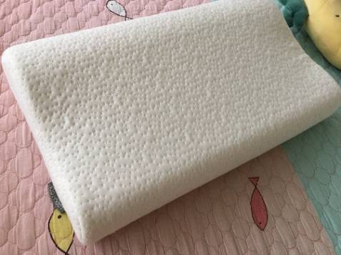 Có cái túi đựng mà mình bỏ mất rồi. Của Tiki trading nên giao hàng nhanh như chớp. Mình mới ngủ gối này được 2 ngày thôi, với lại cũng mới thay nệm nên k chắc tác dụng lâu dài có tốt k nha. Nhưng 2 ngày vừa rồi ngay lúc ngủ dậy mình thấy đỡ mỏi vai cổ hơn trước đó. Săn được bữa sale nên giá okie nè.