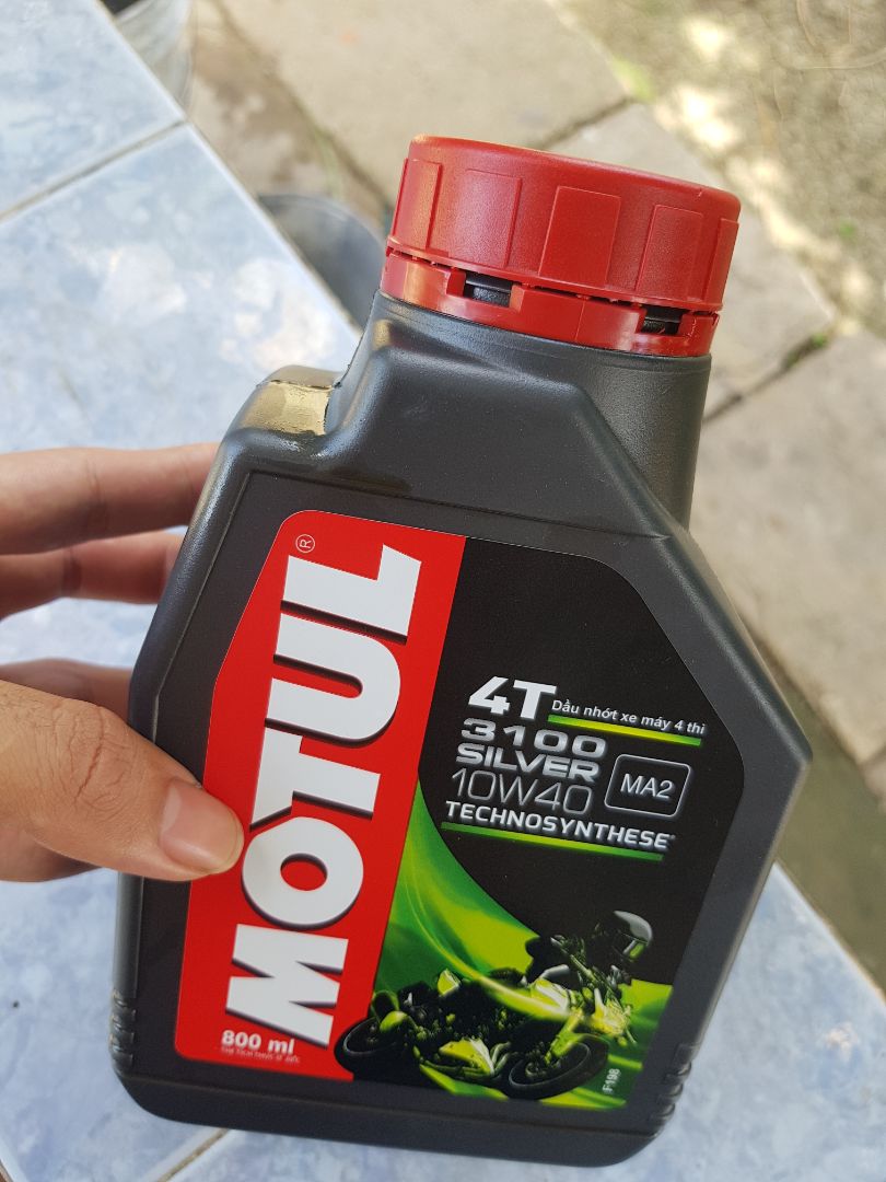 Giao hàng nhanh, đóng gói chắc chắn... sản phẩm uy tính nha mọi người. Quét QR check ok hẳn hoy. Còn chất lượng nhớt motul thì mình không phải bàn thêm nữa ha :)))