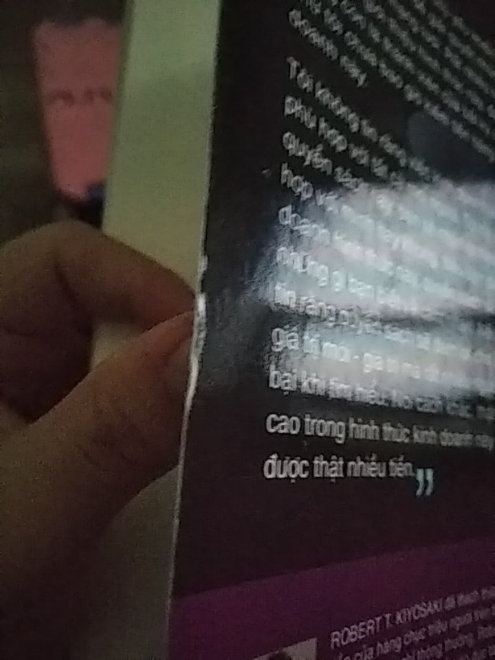 chưa đọc sách nhưng thấy cái phần đóng gói xu cà na quá ạ 😶 chú shipper thì đáng iu hết phần thiên hạ khỏi bàn rồi, sách thì mình cũng biết hay nên mới đặt nói chung là không vấn đề. NHƯNG nếu đóng gói ổn áp hơn xí thì trên cả tuyệt vời luôn í, nhìn sách tàn mình nhói :))) mong shop khắc phục nha